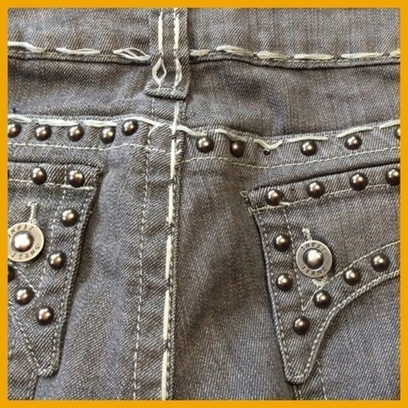 đť…şJCJQ đź’•Grommet Adorned Jeansđź’• - Picture 3 of 4